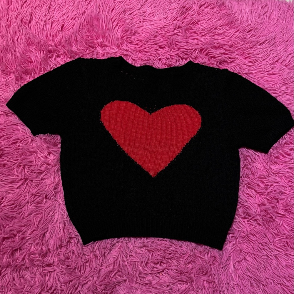 Knitted Short Sleeve Sweater Top With Heart Pattern - Picture 2 of 3